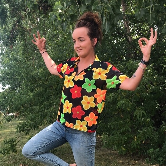 🌼 Sheer Flower Top‼️ - Picture 3 of 3